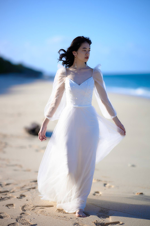 アンナカラの繊細なチュールでつくられたウエディングドレス