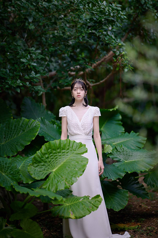 ロールドサガザンのギュピールレースのウエディングドレス