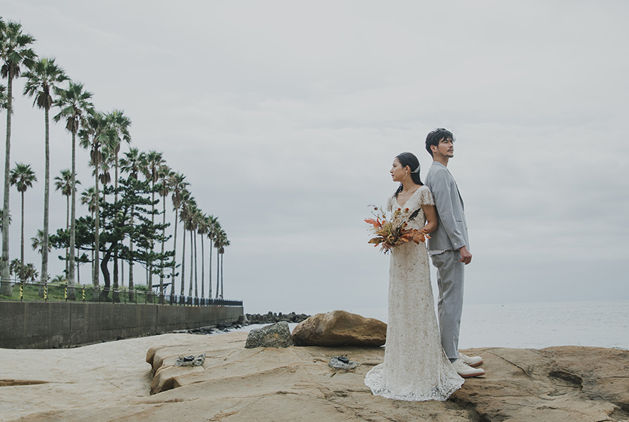 鎌倉古我邸フォトプラン　海フォト海岸沿いの新郎新婦