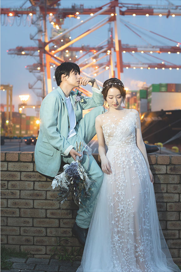 フォトウエディングのドレスプラン佇む新婦