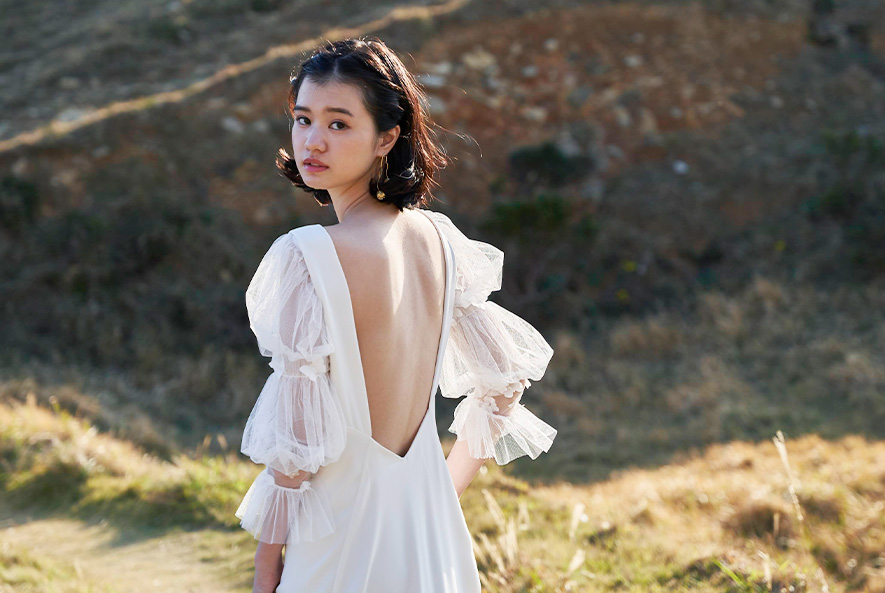 五島リトリート ray 袖が印象的なウエディングドレスを着た新婦